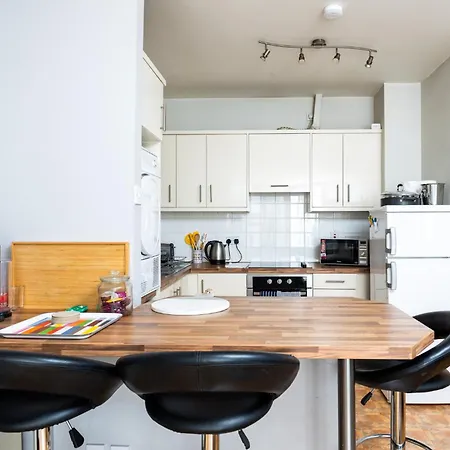 2 Bed With Roof Terrace 10 Min Walk To River Liffey Dublin
